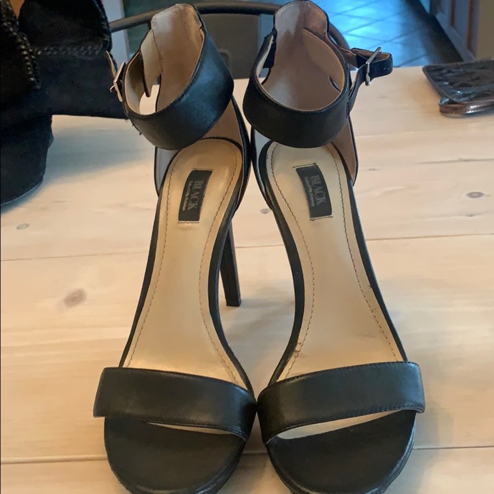 Saks fifth ave black ankle strap sandal size 8.5